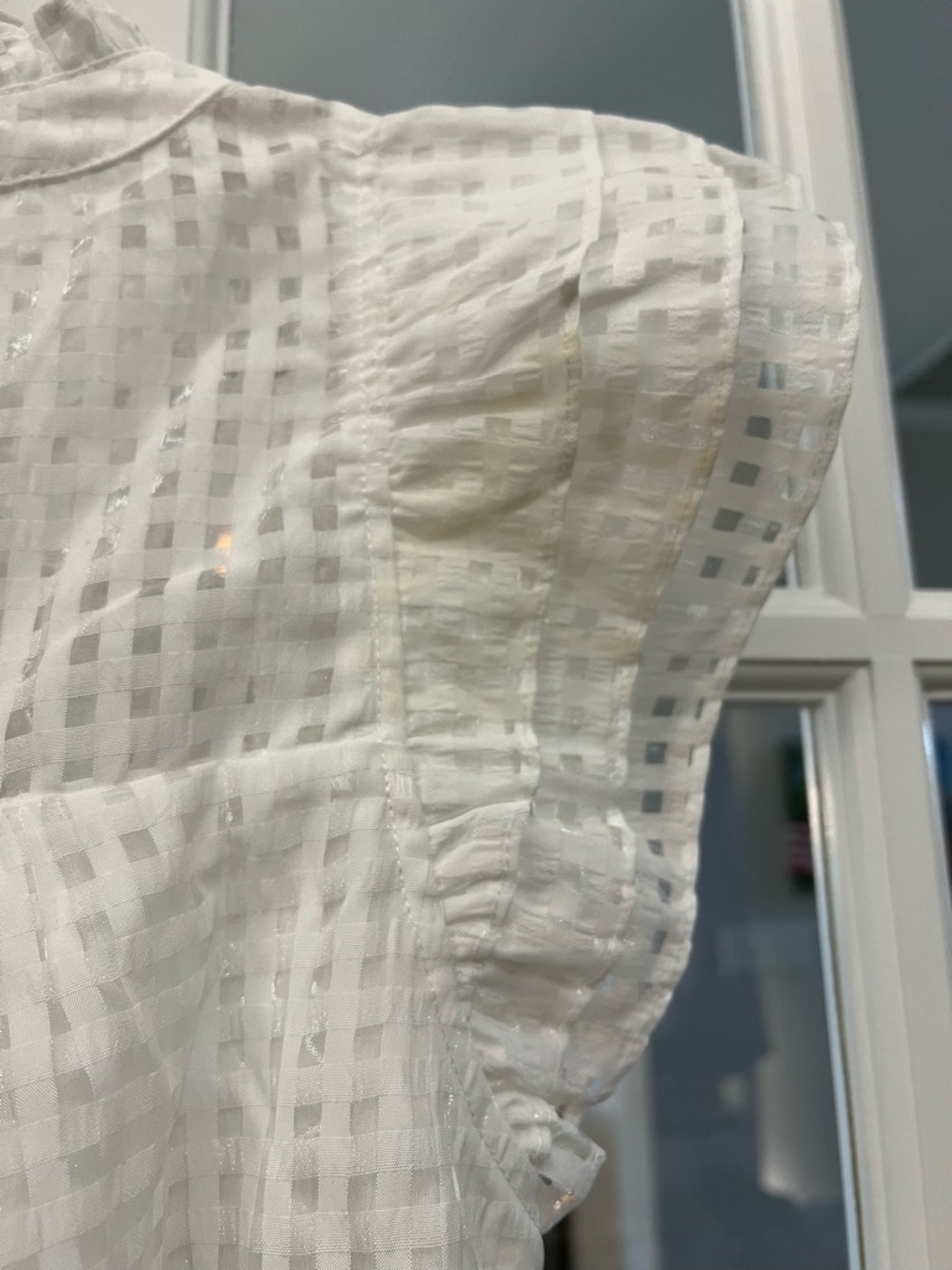 entro White grid pattern sheer Ruffle Sleeve V-Neck Top - Picture 12 of 12
